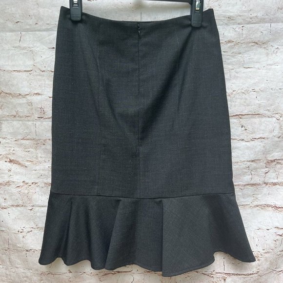 REBECCA Taylor A-Line Gray Flounce Hem Pencil Skirt Size 6 Business Casual - Picture 2 of 6